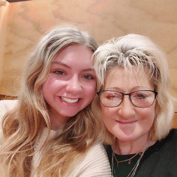 Meet your Posher, Patricia - Picture 2 of 2